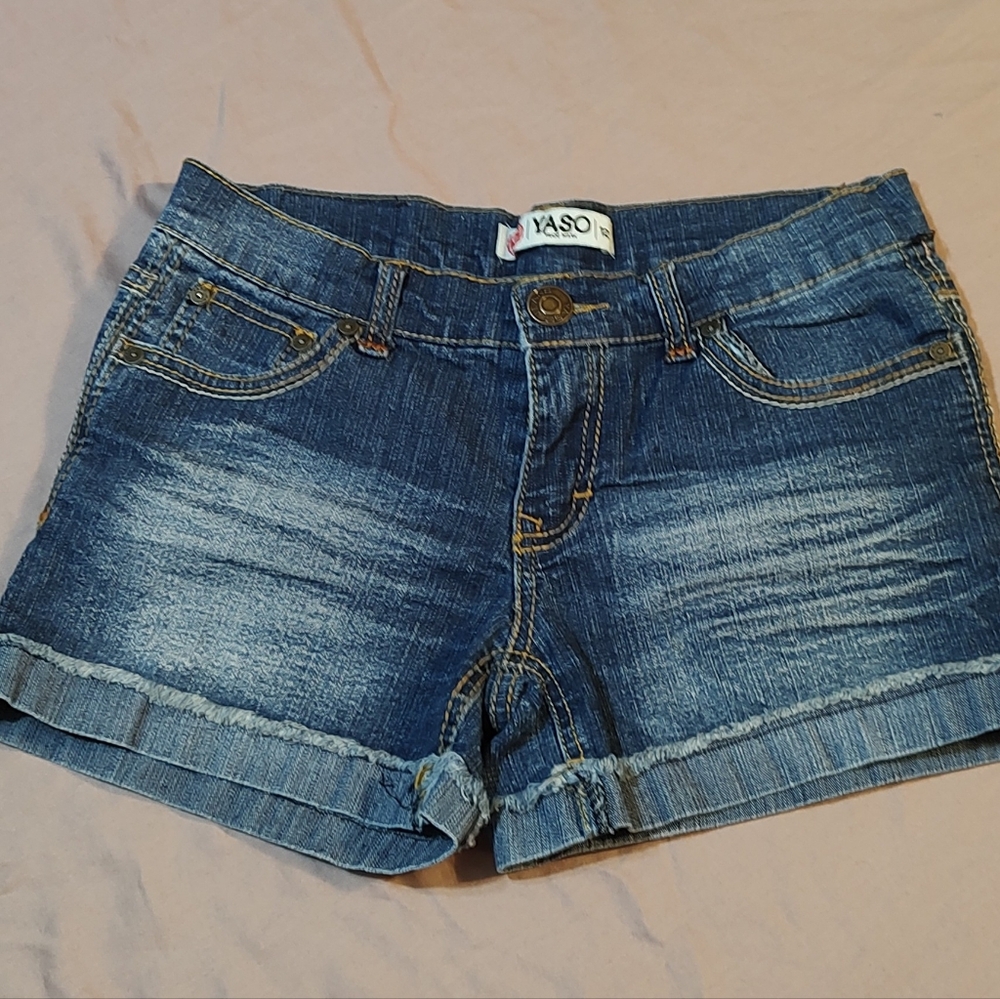 Yaso girl Jean shorts size 12 color blue with butterfly pockets